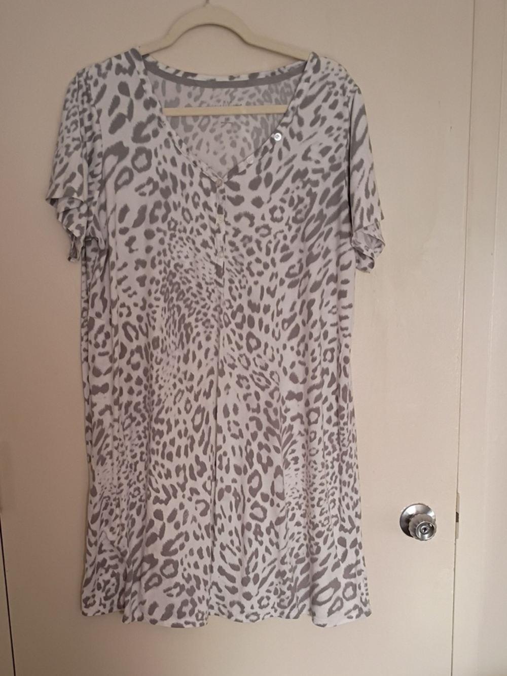 CLEARANCE New directions Gray Leopard Print V-Neck Night Gown 1X